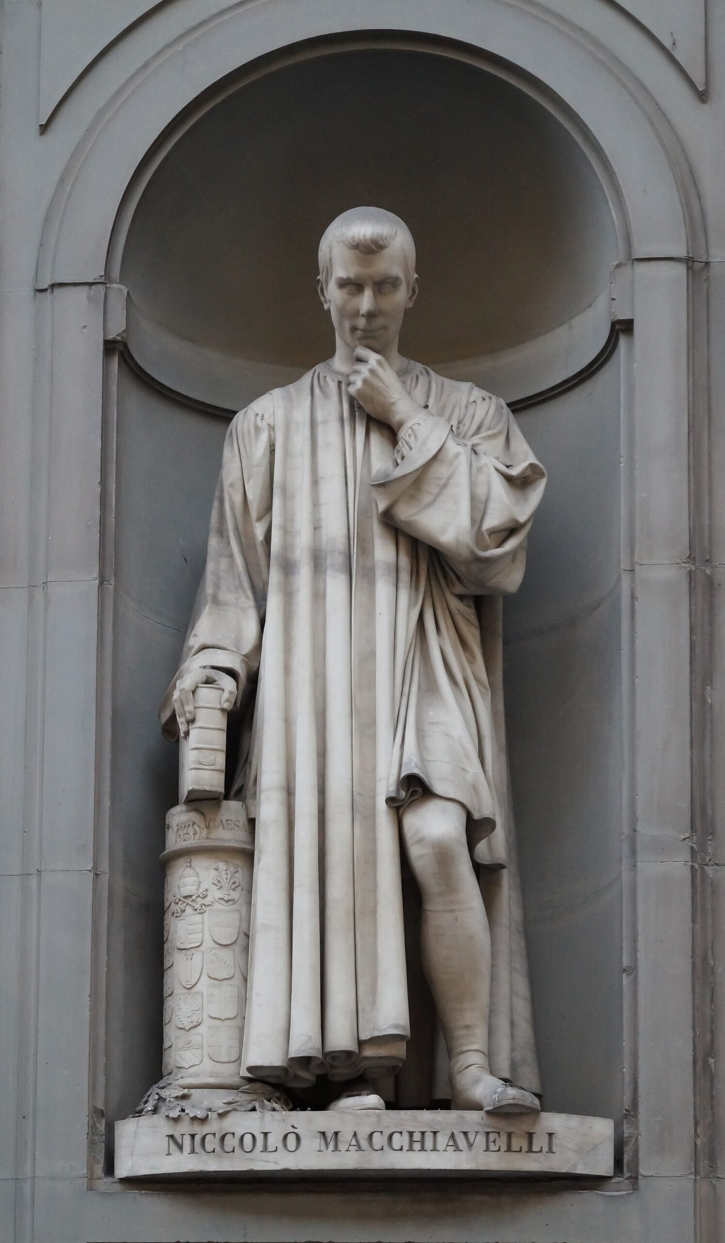Estátua de Nicolau Maquiavel em Florença